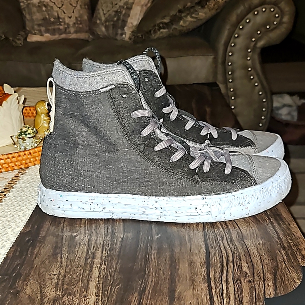 Converse All-Star Chuck Taylor crator soles Men's size 10.5 women's size 12.5